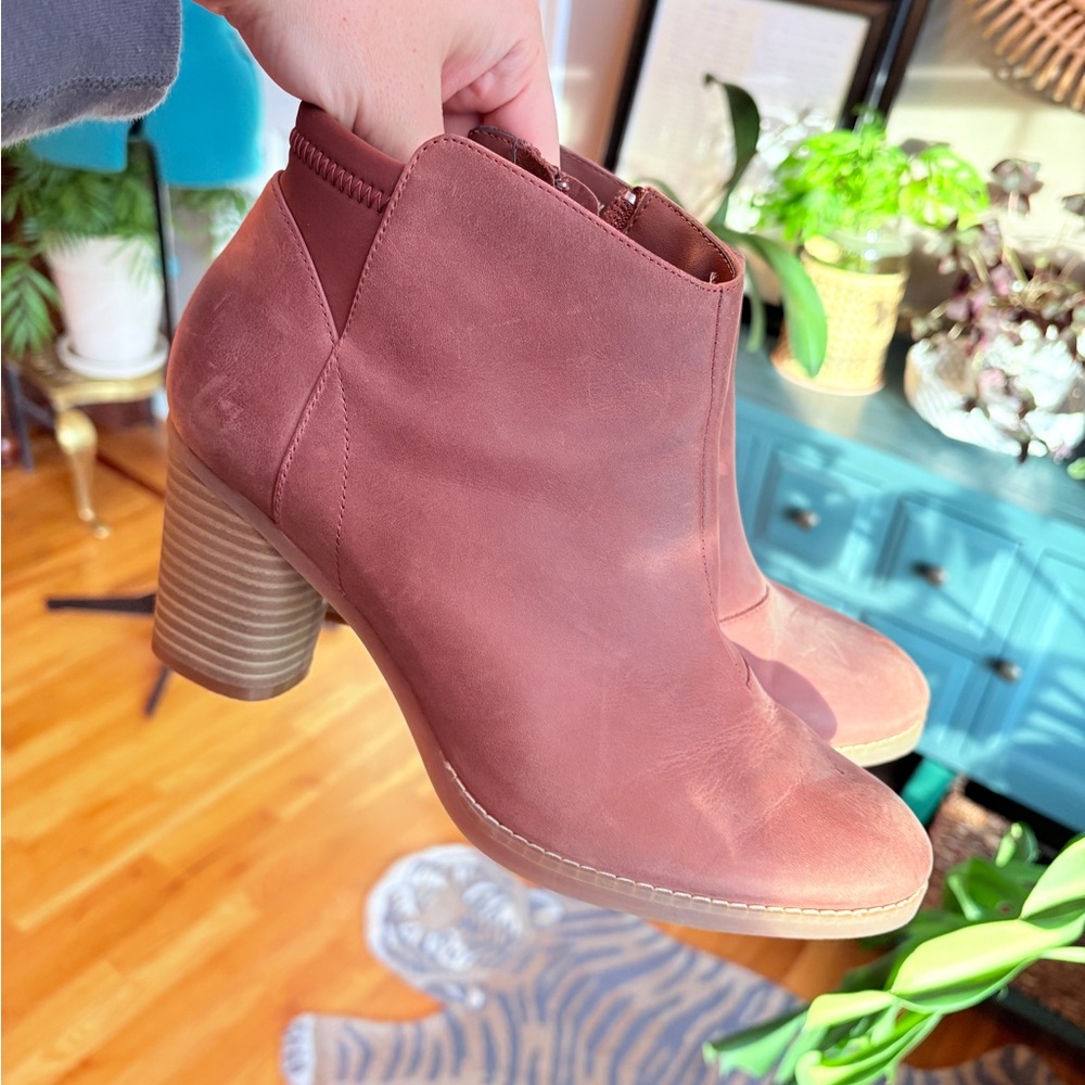 Women's Softwalk leather booties size 9W 9 wide